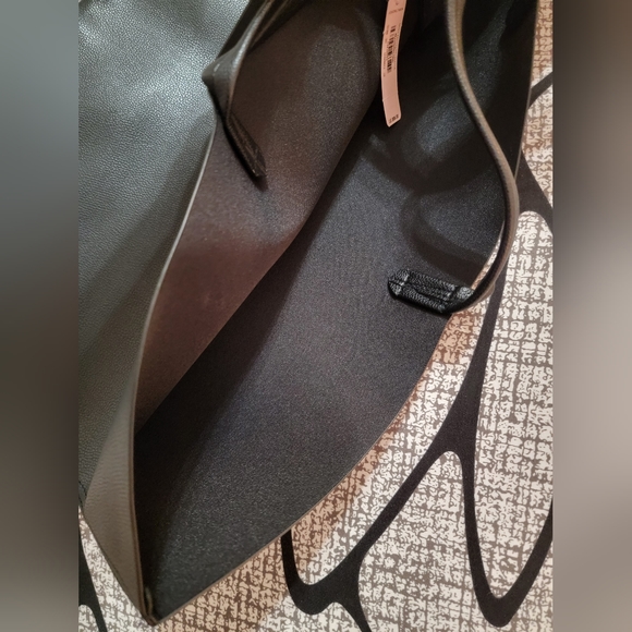 NWT Victoria's Secret Black Leather Weekender - Picture 3 of 4